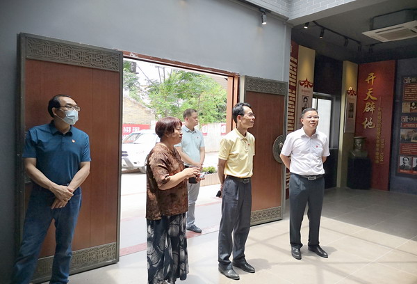 7 参观红色基地照片.jpg